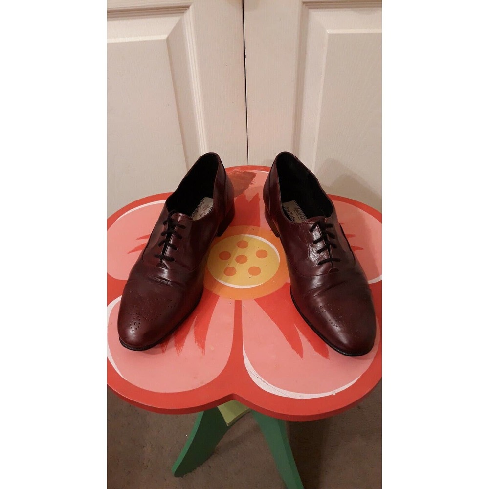 Marshall Field's Men's Shoes. Made in Italy. Condition is Very Good.